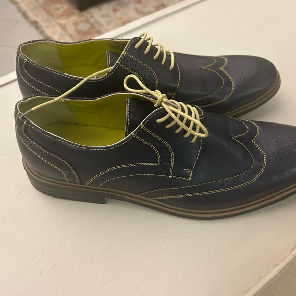 Perry Ellis Portfolio Stylish Navy Oxfords with Yellow Accents Size 13
No flaws main image 4